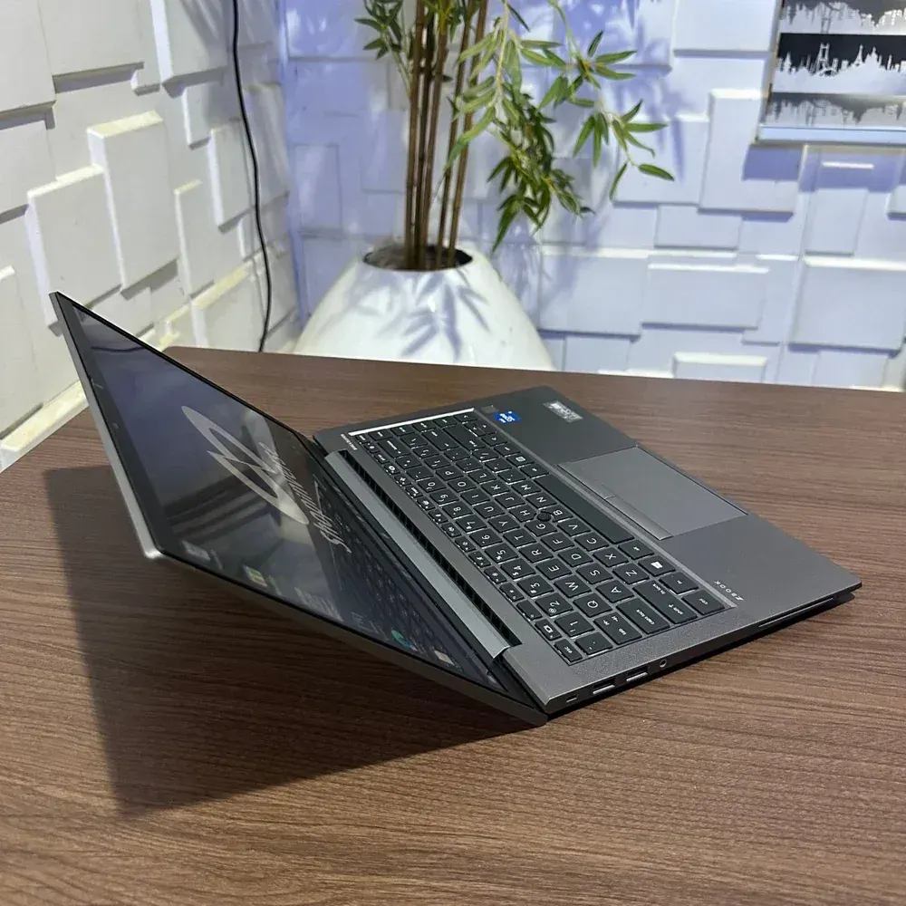 HP ZBook Firefly 14 G8 Intel i7 11th Gen NVIDIA T500 GDDR5 4GB, 14″ FHD Display