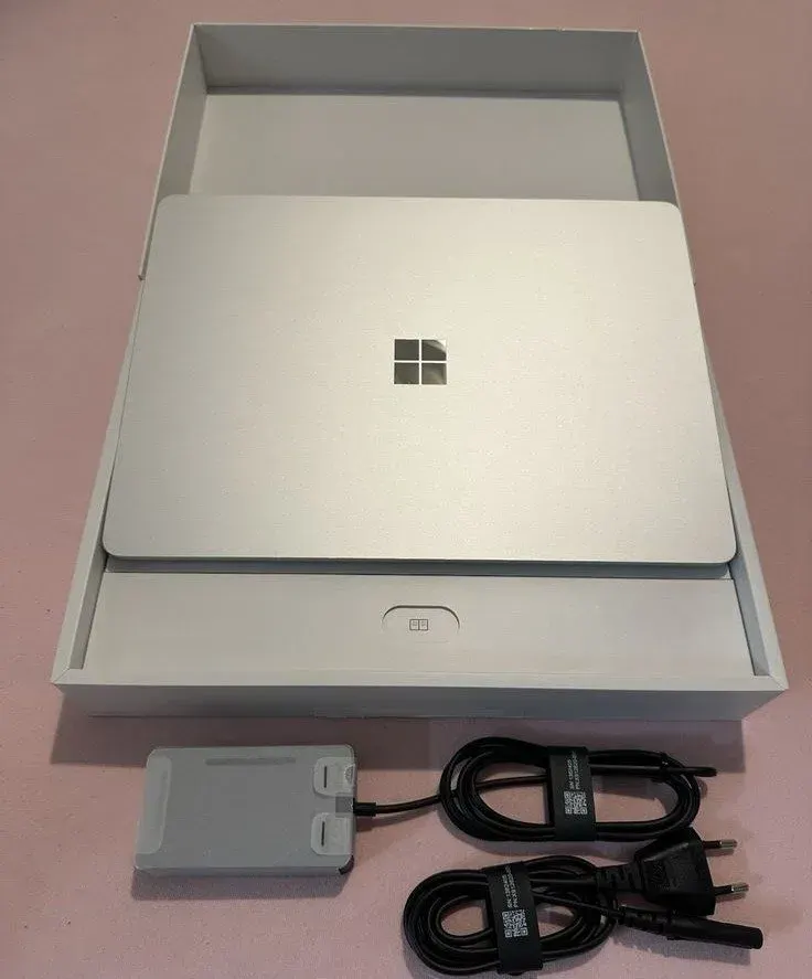 Microsoft Surface Laptop Go Core i5 10th Gen 8GB RAM 256GB SSD Multi Touch Display (Pre Owned)