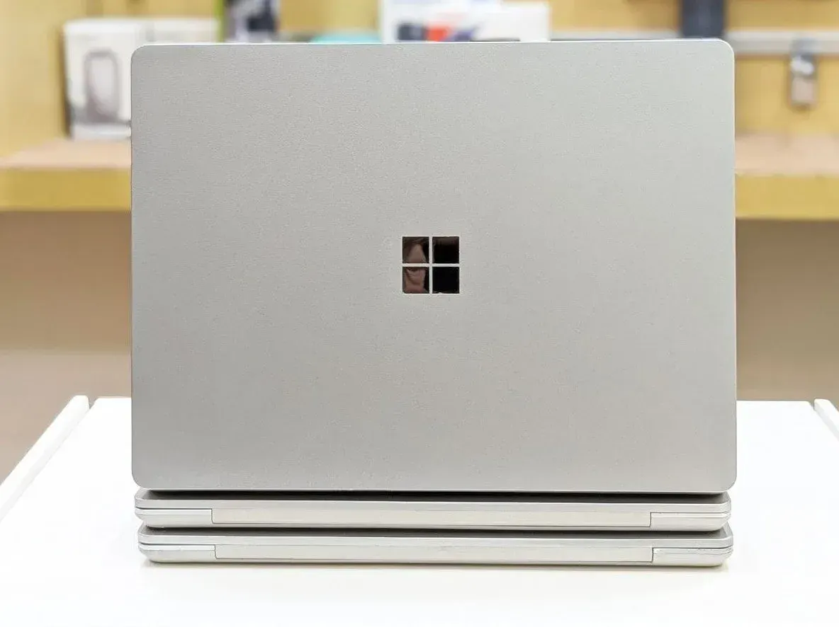 Microsoft Surface Laptop Go Core i5 10th Gen 8GB RAM 256GB SSD Multi Touch Display (Pre Owned)